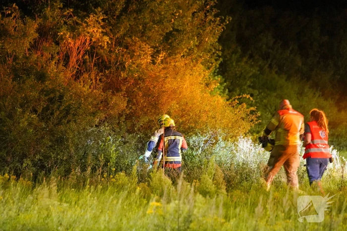 Automobilist vlucht na botsing op oprit
