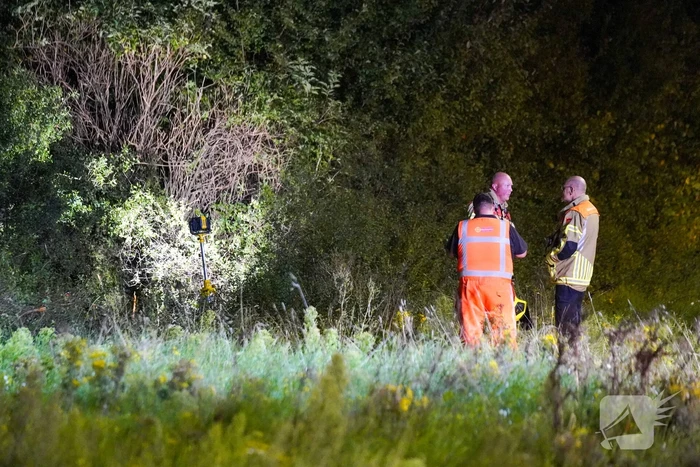 Automobilist vlucht na botsing op oprit