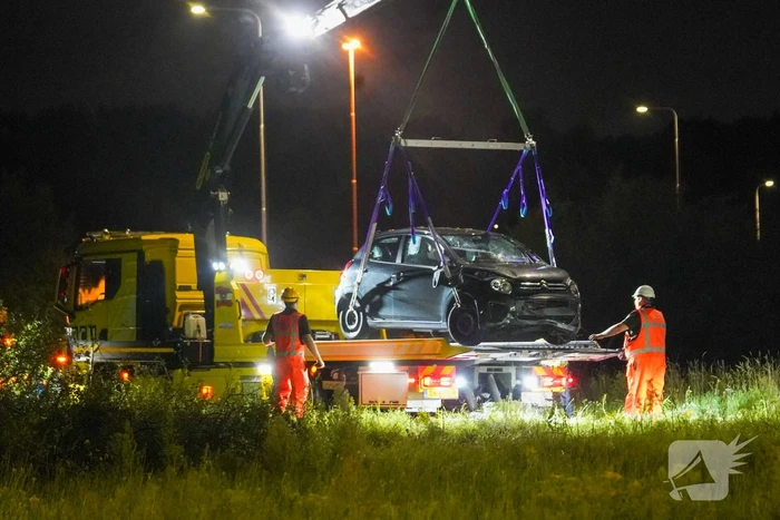Automobilist vlucht na botsing op oprit