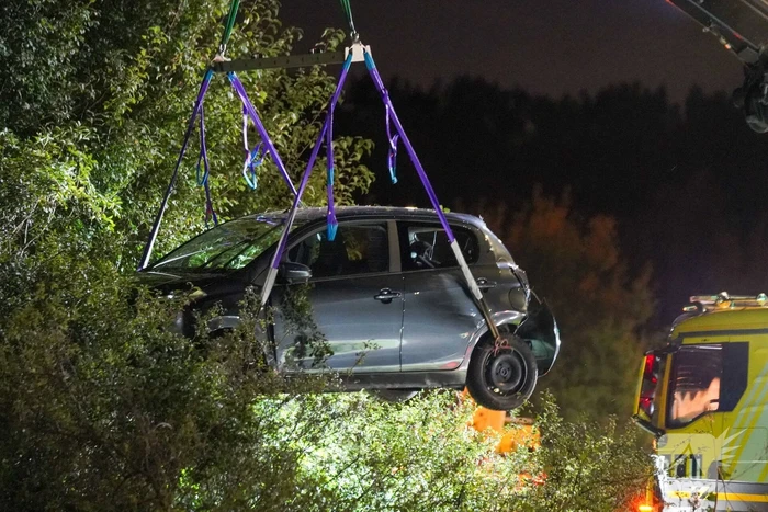 Automobilist vlucht na botsing op oprit