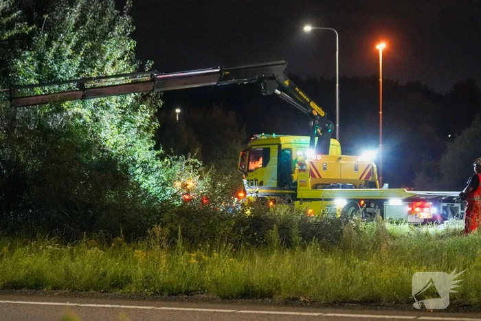 Automobilist vlucht na botsing op oprit