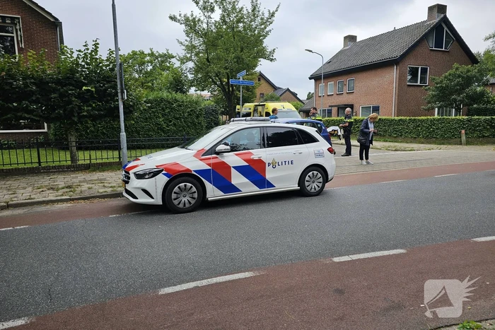 Oudere vrouw gewond na val met fiets
