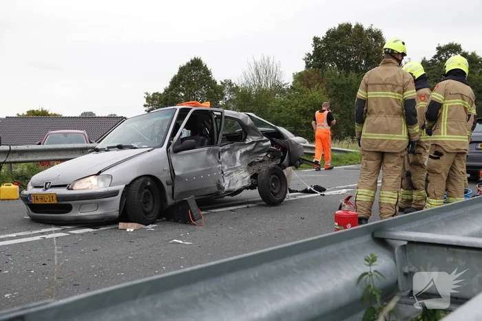 Veel schade bij botsing op provincialeweg