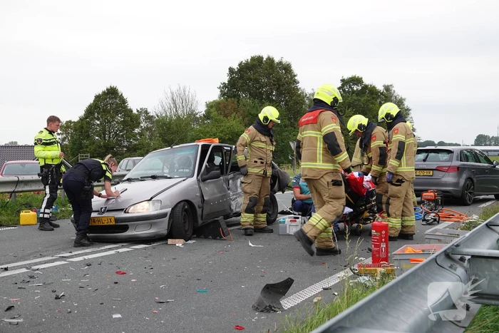 Veel schade bij botsing op provincialeweg