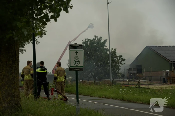 Boerderijwinkel verwoest door brand