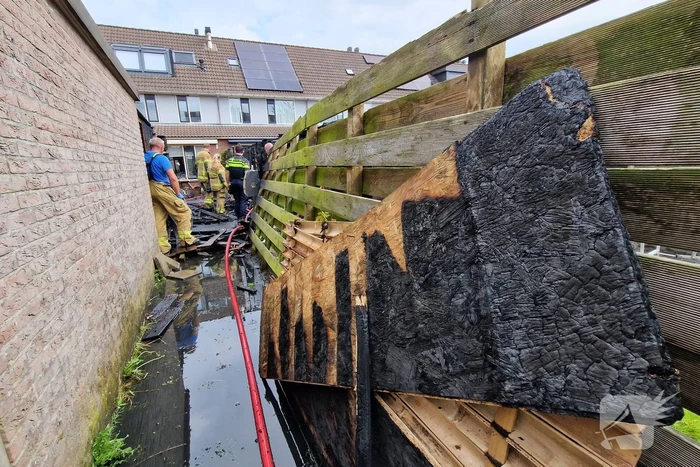 Veel schade na brand in achtertuin