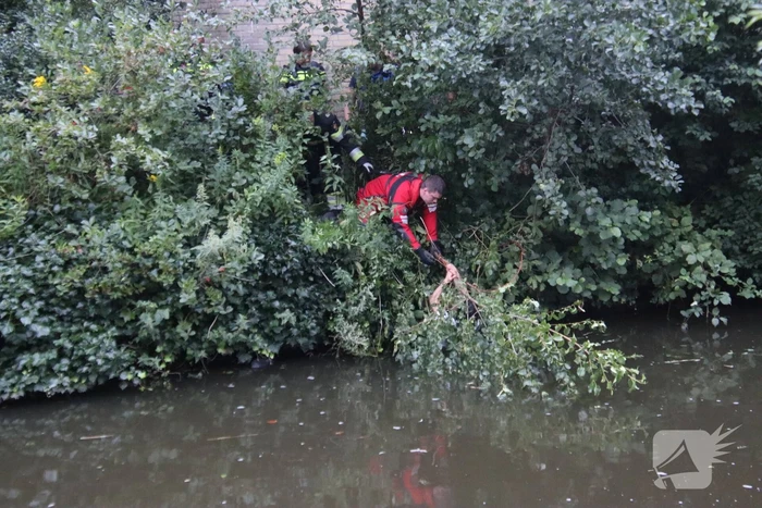 Persoon uit water gered