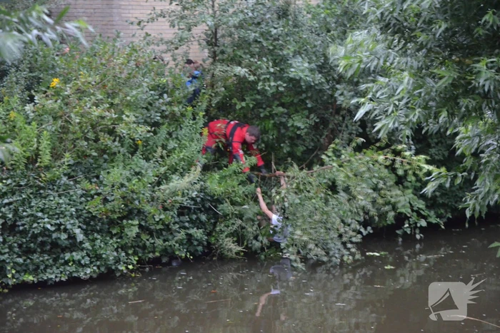 Persoon uit water gered