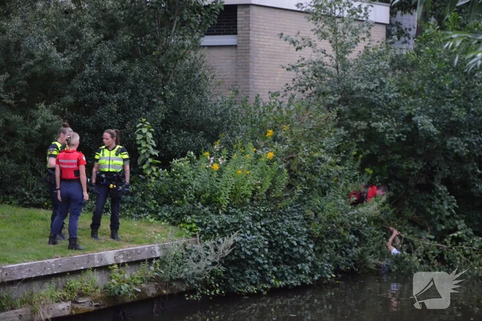 Persoon uit water gered