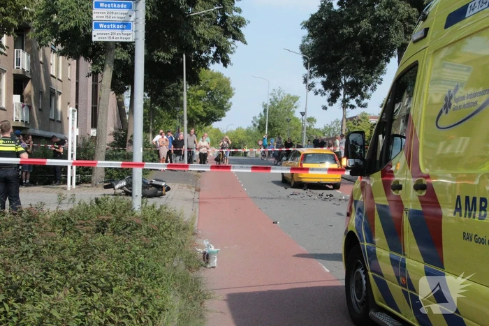 Motorrijder zwaargewond bij aanrijding met personenauto