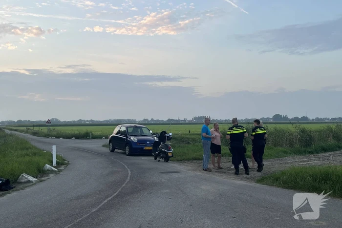Scooterrijder ten val door glad wegdek