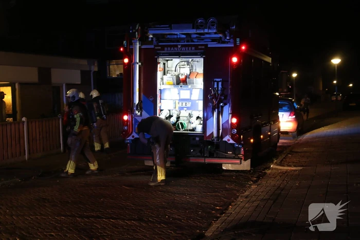 Buitenbrand tegen gevel van woning