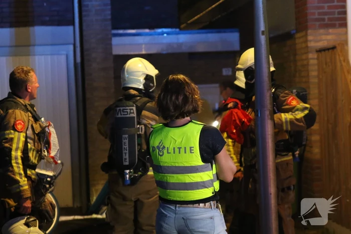 Buitenbrand tegen gevel van woning