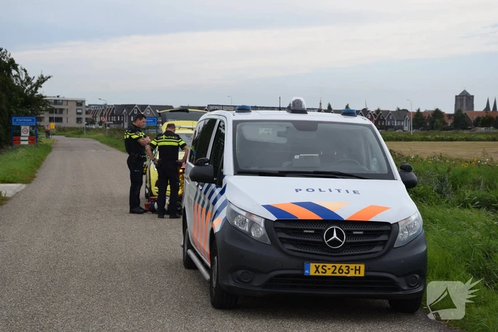 Vrouw belandt in sloot met rolstoel