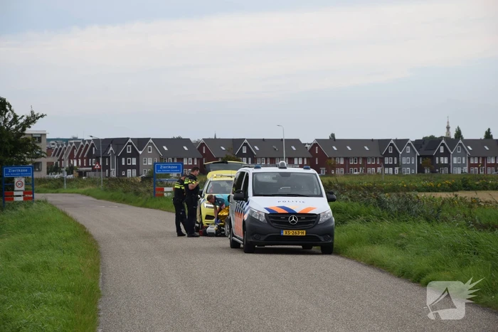 Vrouw belandt in sloot met rolstoel