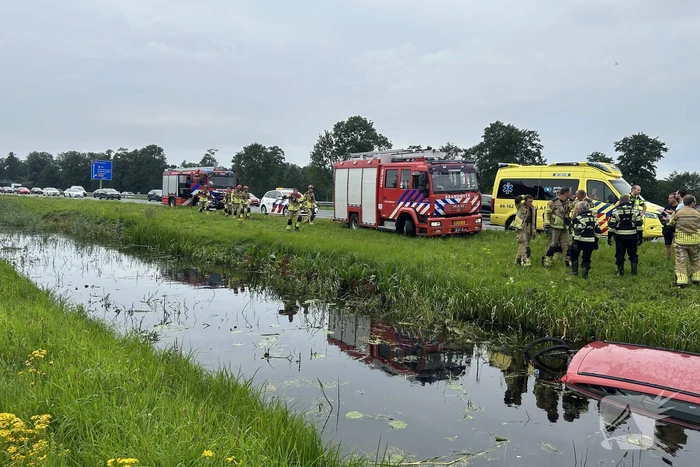 Flinke file door voertuig te water