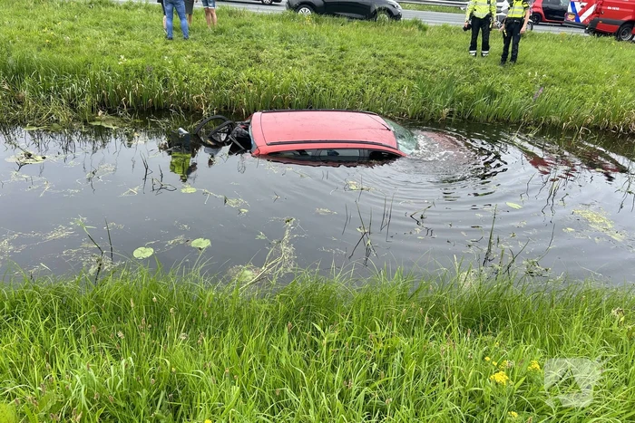 Flinke file door voertuig te water