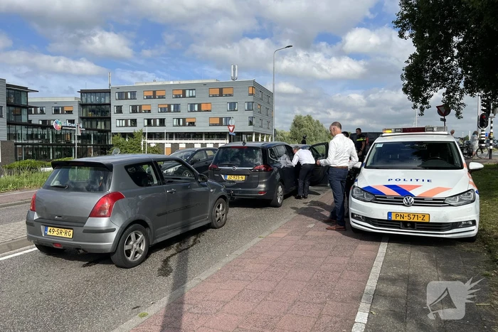 Bestuurder loopt weg na kettingbotsing