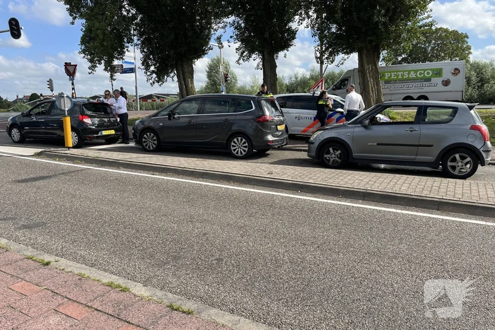 Bestuurder loopt weg na kettingbotsing