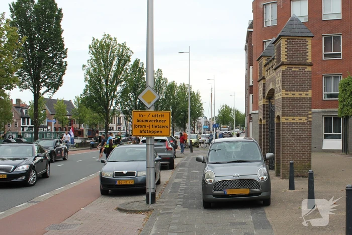 Fietser geschept door personenauto