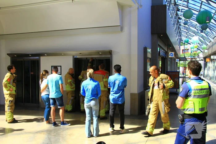 Kind uit lift gered door brandweer