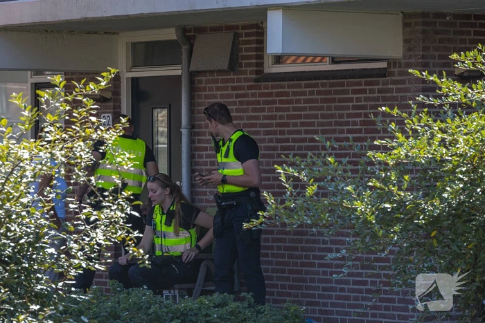 Overleden persoon en hennepkwekerij aangetroffen