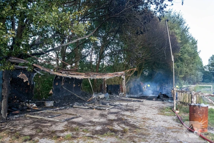 Schuur van boerderij volledig uitgebrand