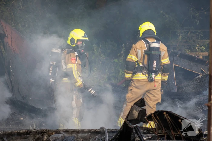 Schuur van boerderij volledig uitgebrand