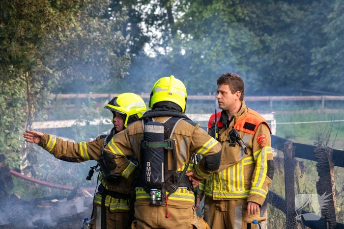 Schuur van boerderij volledig uitgebrand