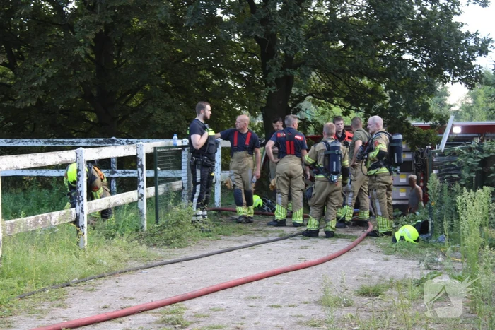 Schuur van boerderij volledig uitgebrand
