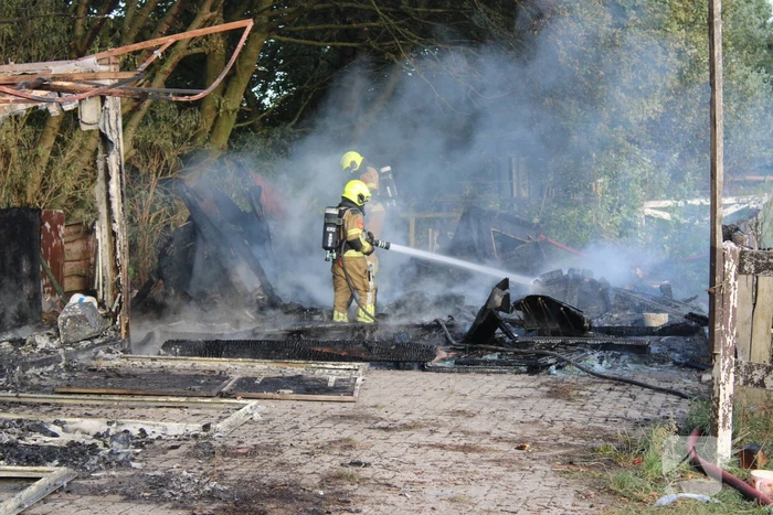 Schuur van boerderij volledig uitgebrand
