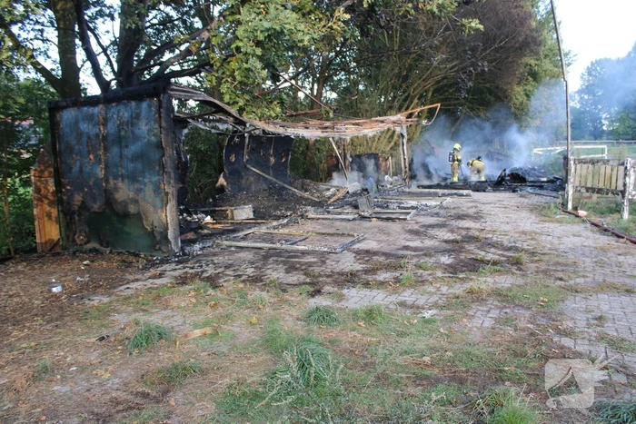 Schuur van boerderij volledig uitgebrand