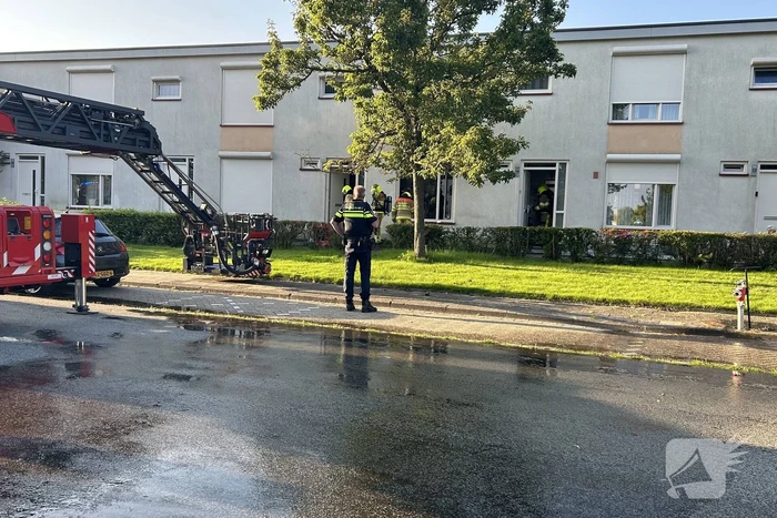 Bewoners van dak gered bij woningbrand