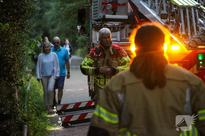 Brandweer verwijdert loshangende takken