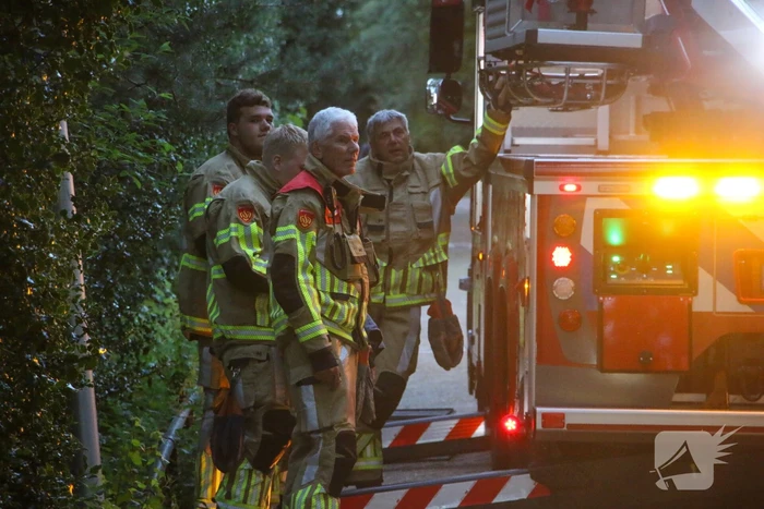 Brandweer verwijdert loshangende takken