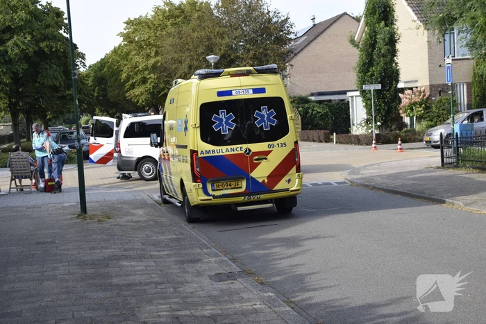 Veel schade bij ongeval tussen bestelbus en scooter