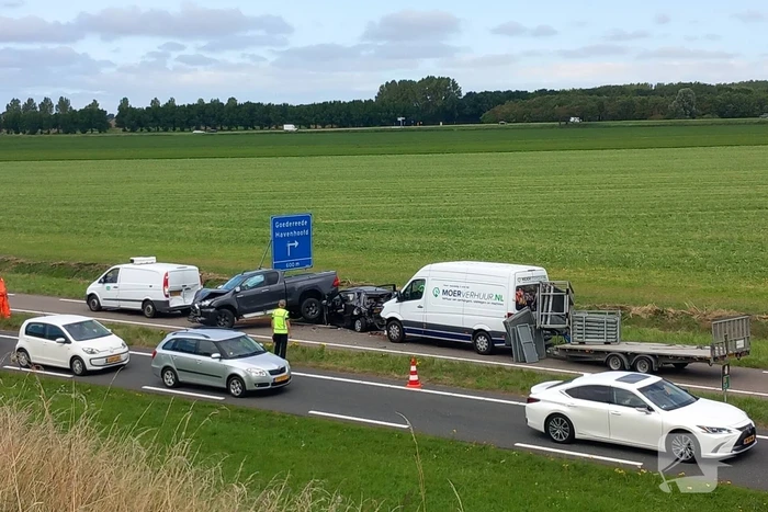 Weg uren dicht na kettingbotsing