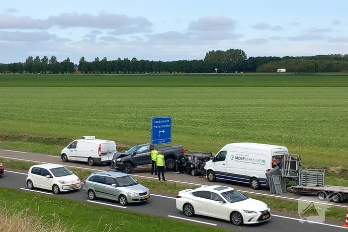 Weg uren dicht na kettingbotsing