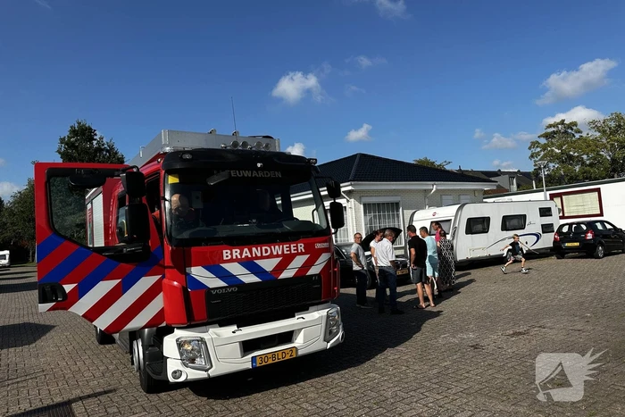 Brandweer controleert voertuig op brand