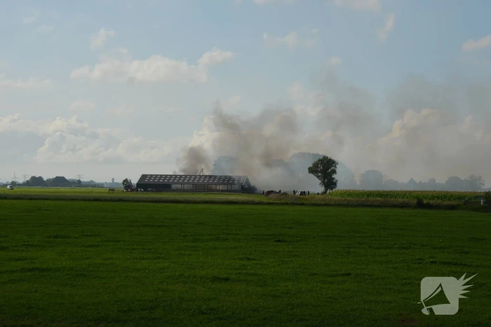 Uitslaande brand in schuur van boerderij