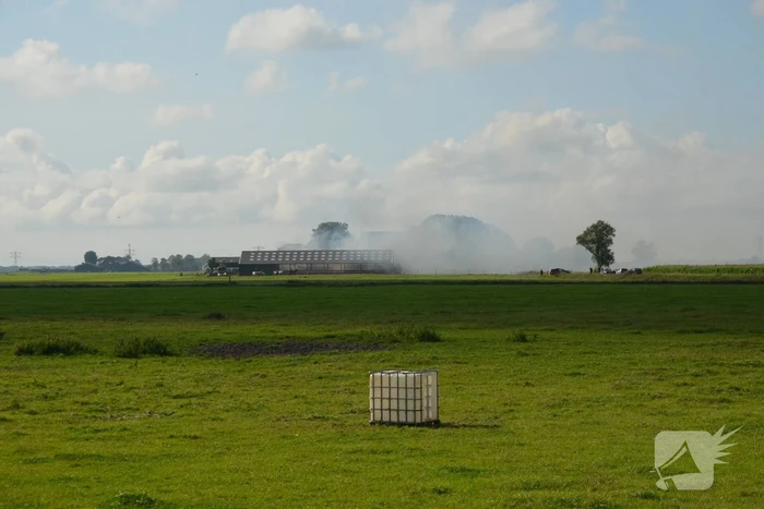 Uitslaande brand in schuur van boerderij