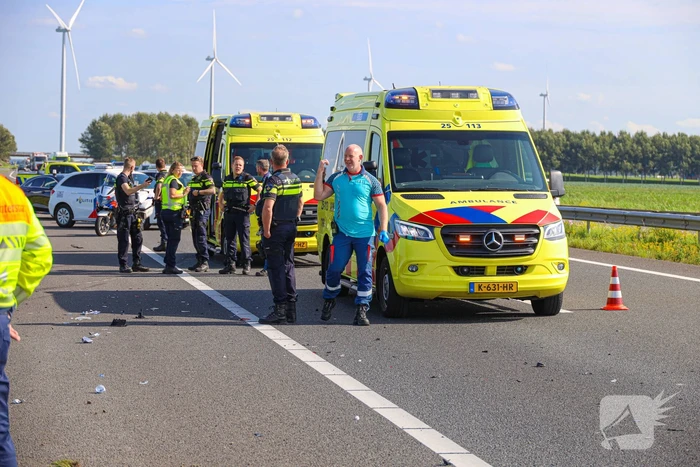 Auto slaat over de kop na ongeval op snelweg