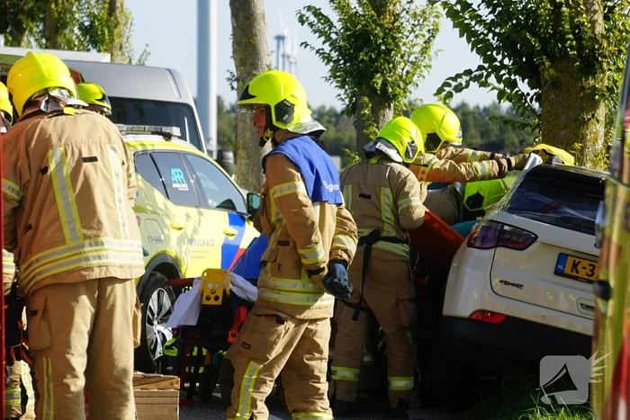 Bestuurder onder invloed veroorzaakt ernstig ongeval op polderweg
