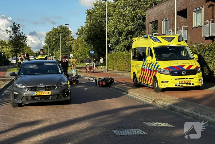Scooterrijder gewond bij botsing met auto