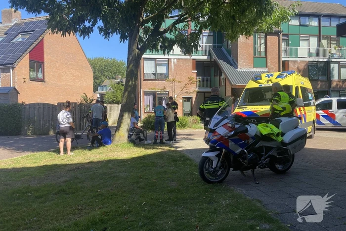 Scooterrijder en fietser in botsing
