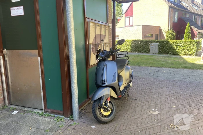 Scooterrijder en fietser in botsing
