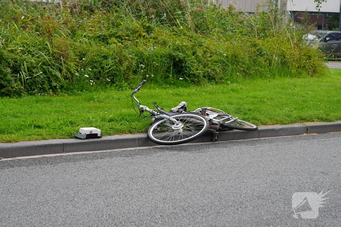 Fiets meegesleept bij ongeval met auto