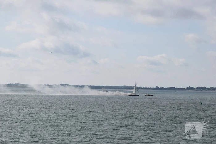 Zeiljacht uitgebrand op Oosterschelde