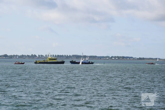 Zeiljacht uitgebrand op Oosterschelde