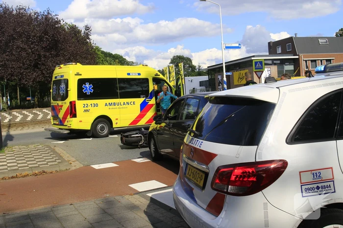 Scooterrijder gewond bij botsing met automobilist